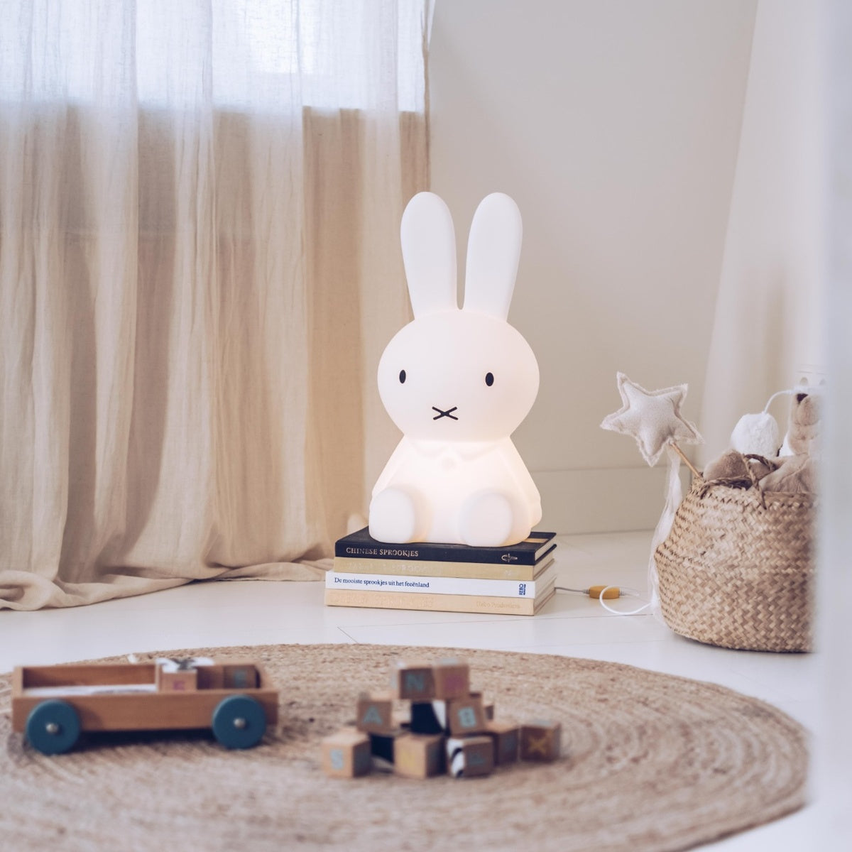 Miffy Stand Light Kinderleuchte, 50 cm, Weiß