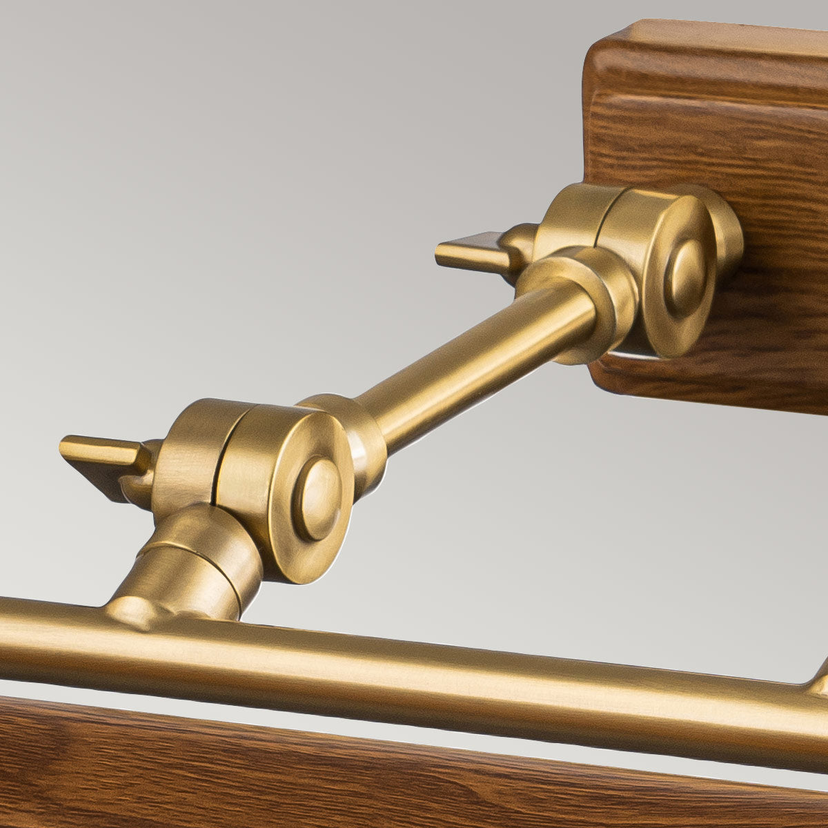 Elstead Winchfield Wandleuchte Messing – Detailansicht
