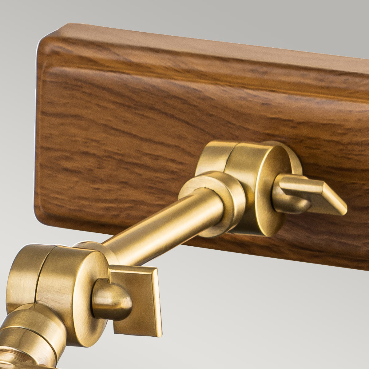 Elstead Winchfield Wandleuchte Messing – Detailansicht