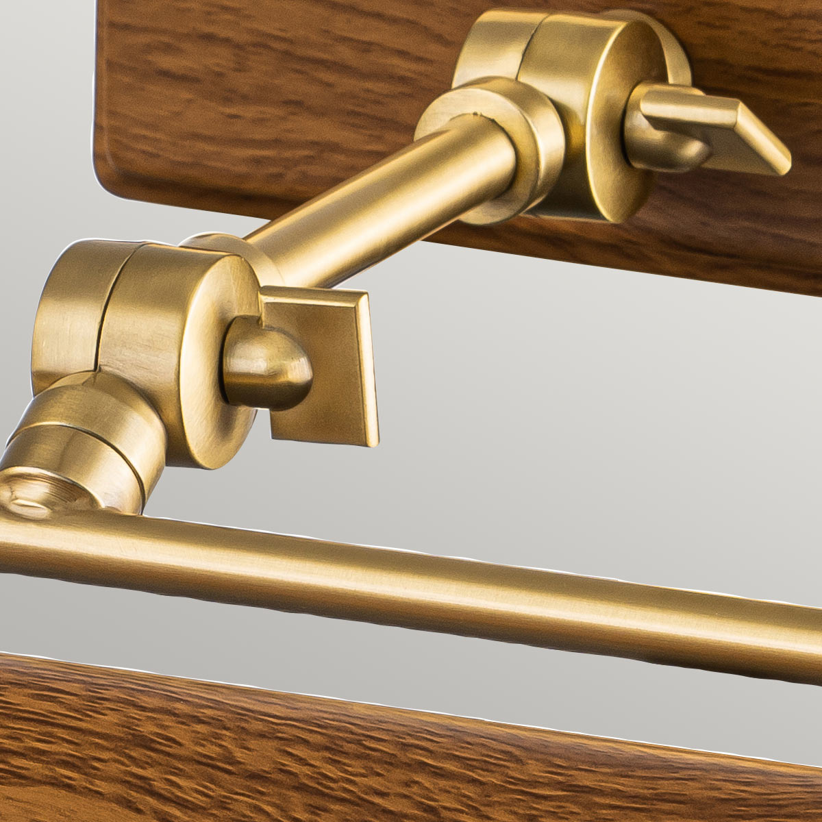 Elstead Winchfield Wandleuchte Messing – Detailansicht 2