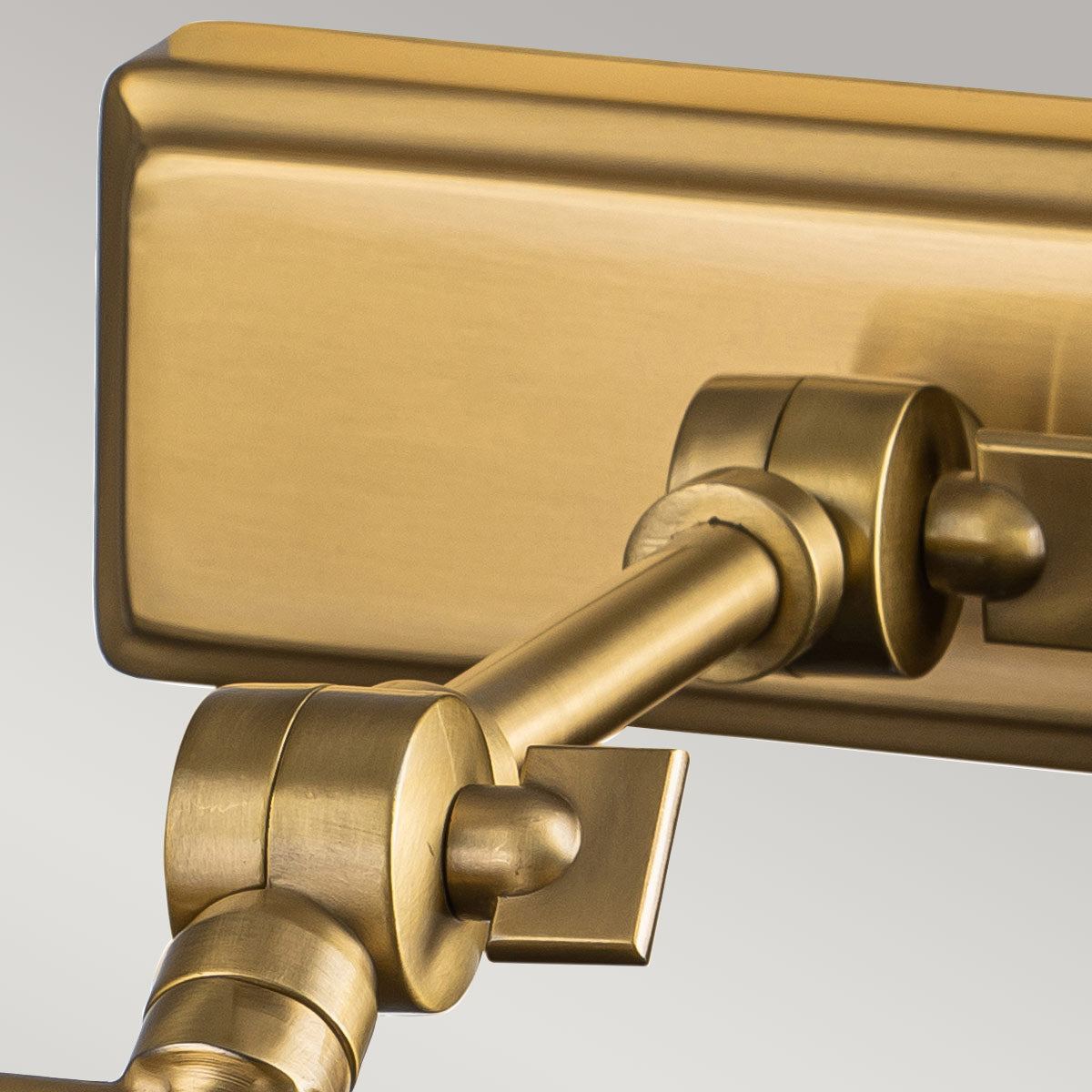 Elstead Winchfield Wandleuchte Messing – Detailansicht