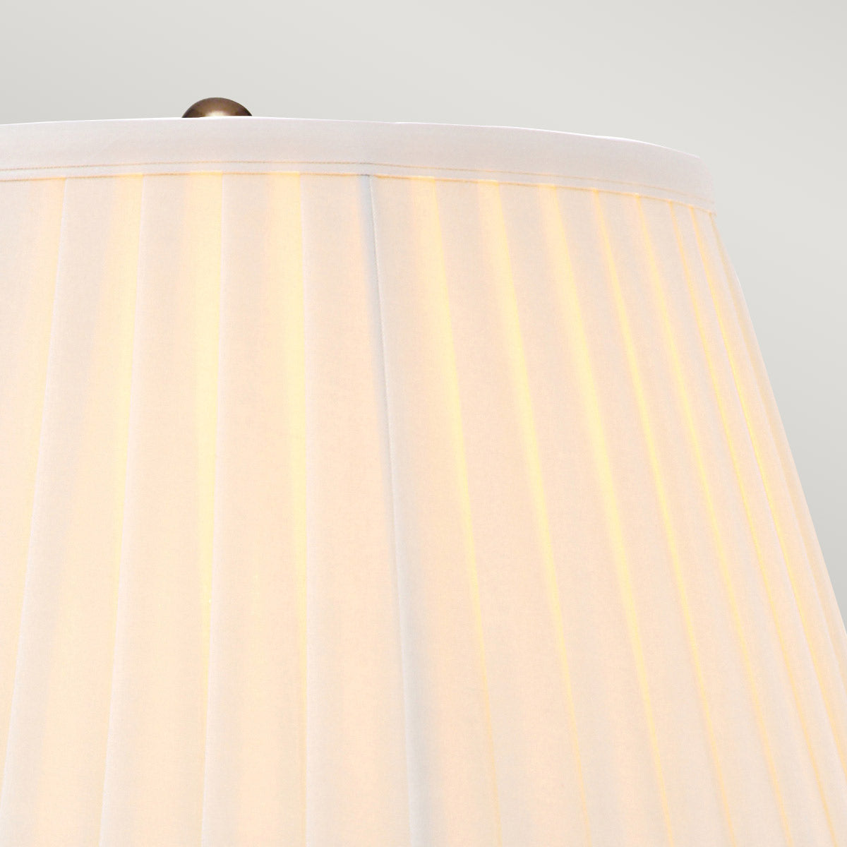 Elstead Artisan Tischlampe Messing – Wohnambiente