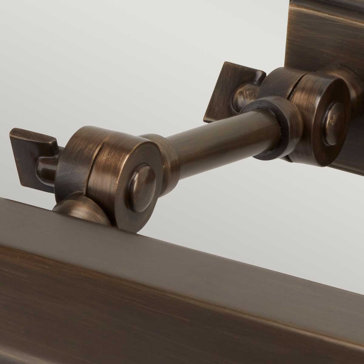 Elstead Chawton Wandleuchte Bronze – Wohnambiente