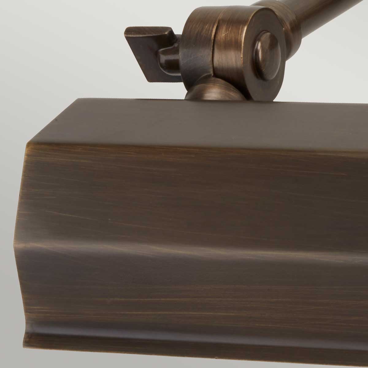 Elstead Chawton Wandleuchte Bronze – Detailansicht