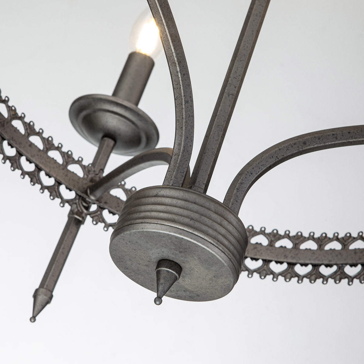 Elstead Crown Kronleuchter Iron Gate – Detailansicht 2