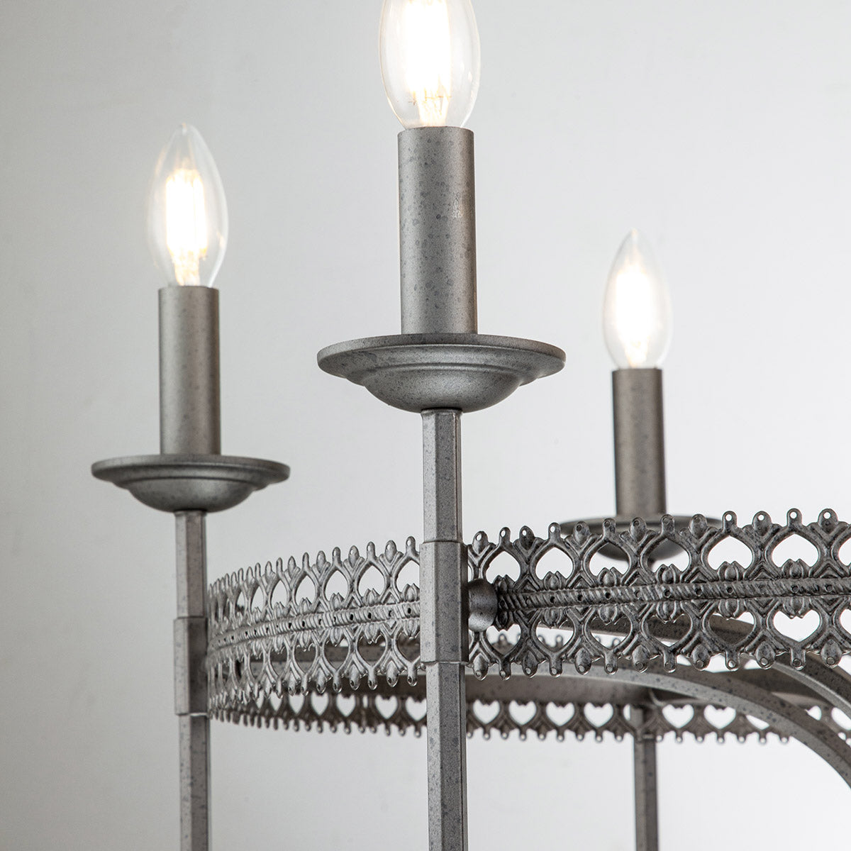 Elstead Crown Kronleuchter Iron Gate – Wohnambiente