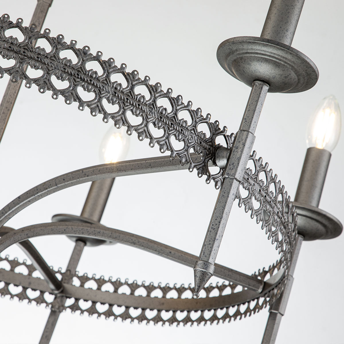 Elstead Crown Kronleuchter Iron Gate – Detailansicht