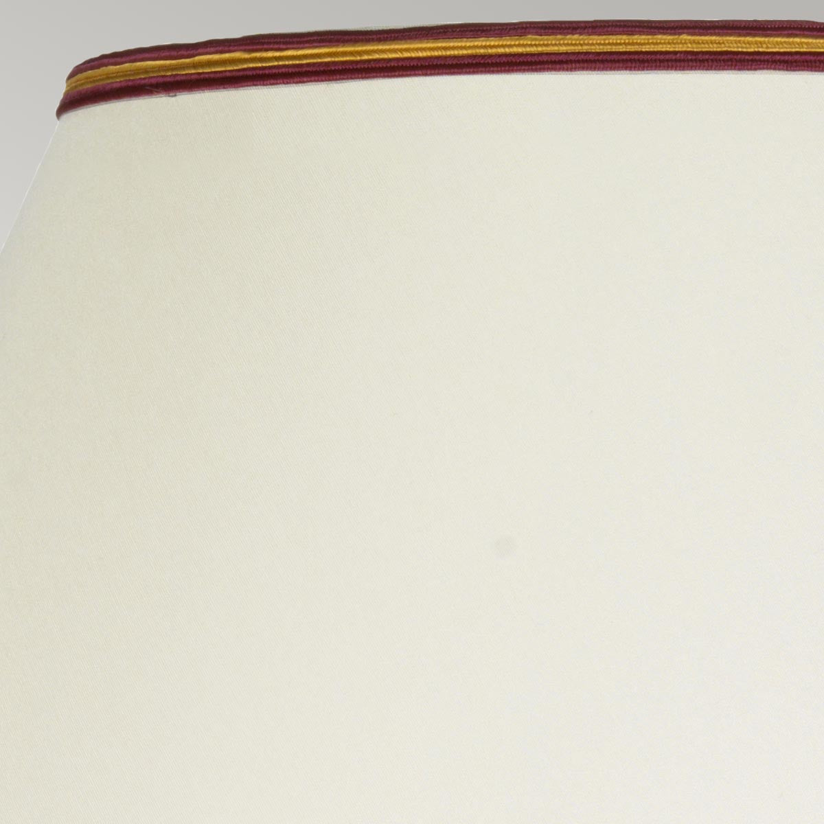 Elstead Majin Tischlampe Oxblood – Wohnambiente