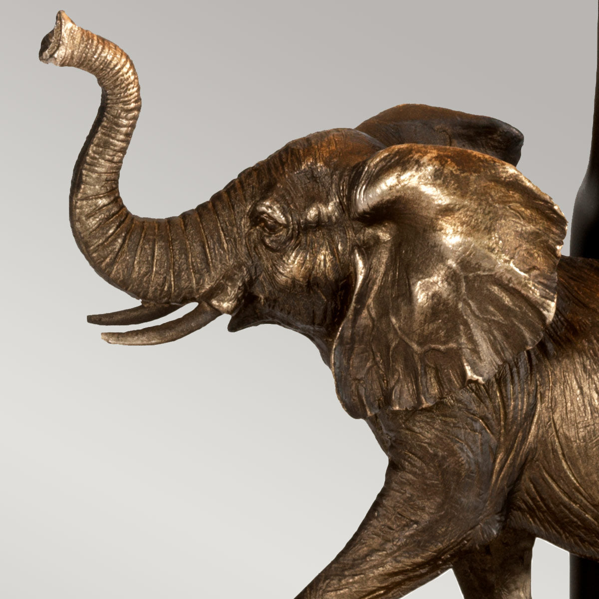 Elstead Sabi Tischlampe Bronze – Detailansicht