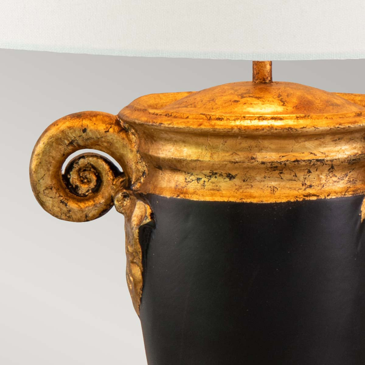 Flambeau Gallier Tischlampe Schwarz, Gold – Detailansicht