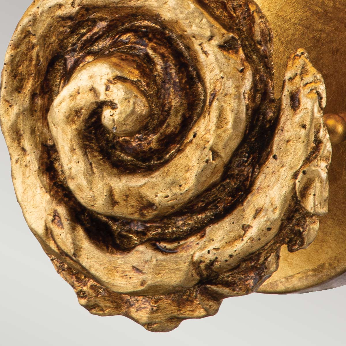 Flambeau Swirl Wandleuchte Gold – Detailansicht