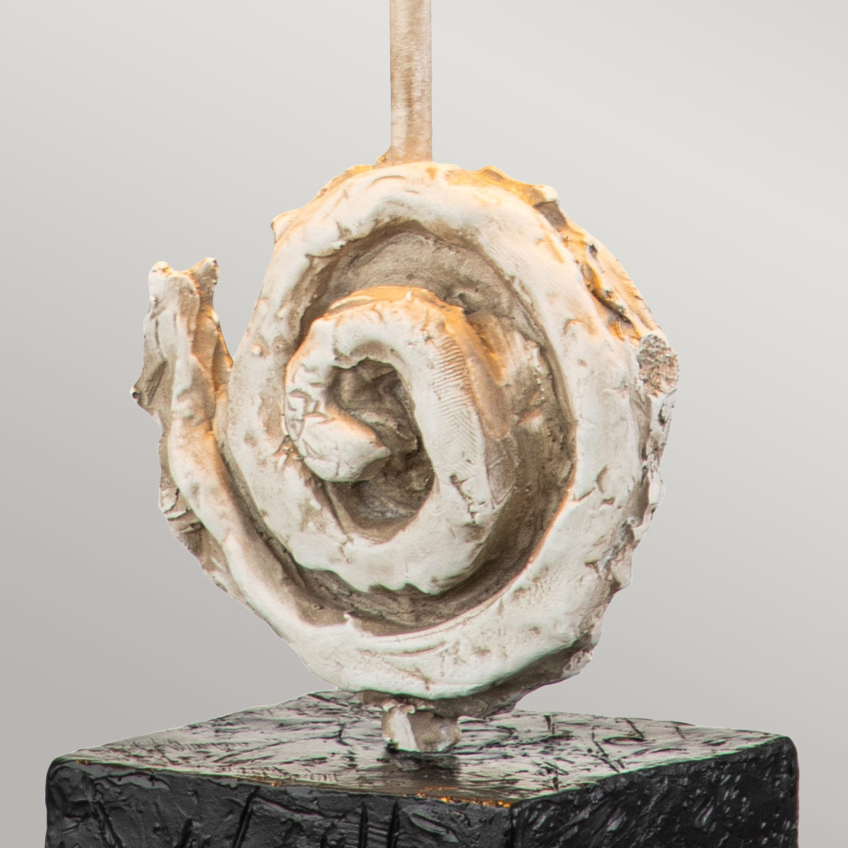 Flambeau Swirl Tischlampe Weiß, Schwarz – Detailansicht 2