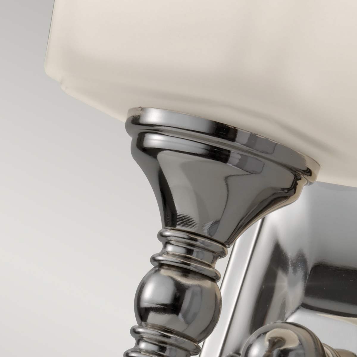 Feiss Concord Wandleuchte Chrom – Wohnambiente