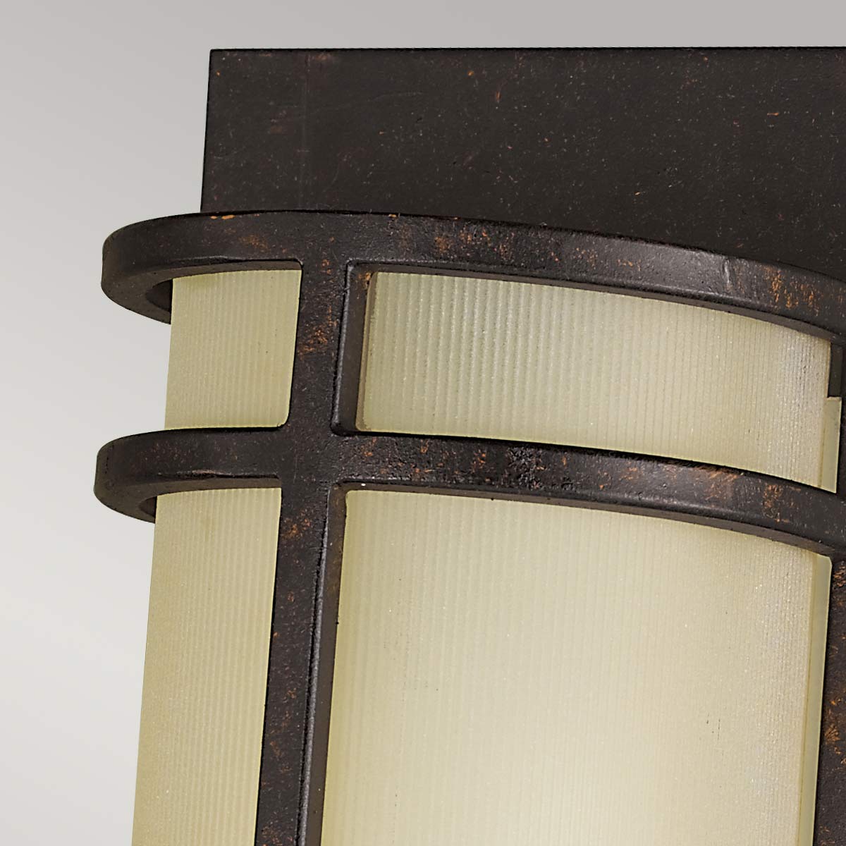 Feiss Fusion Wandleuchte Bronze – Wohnambiente