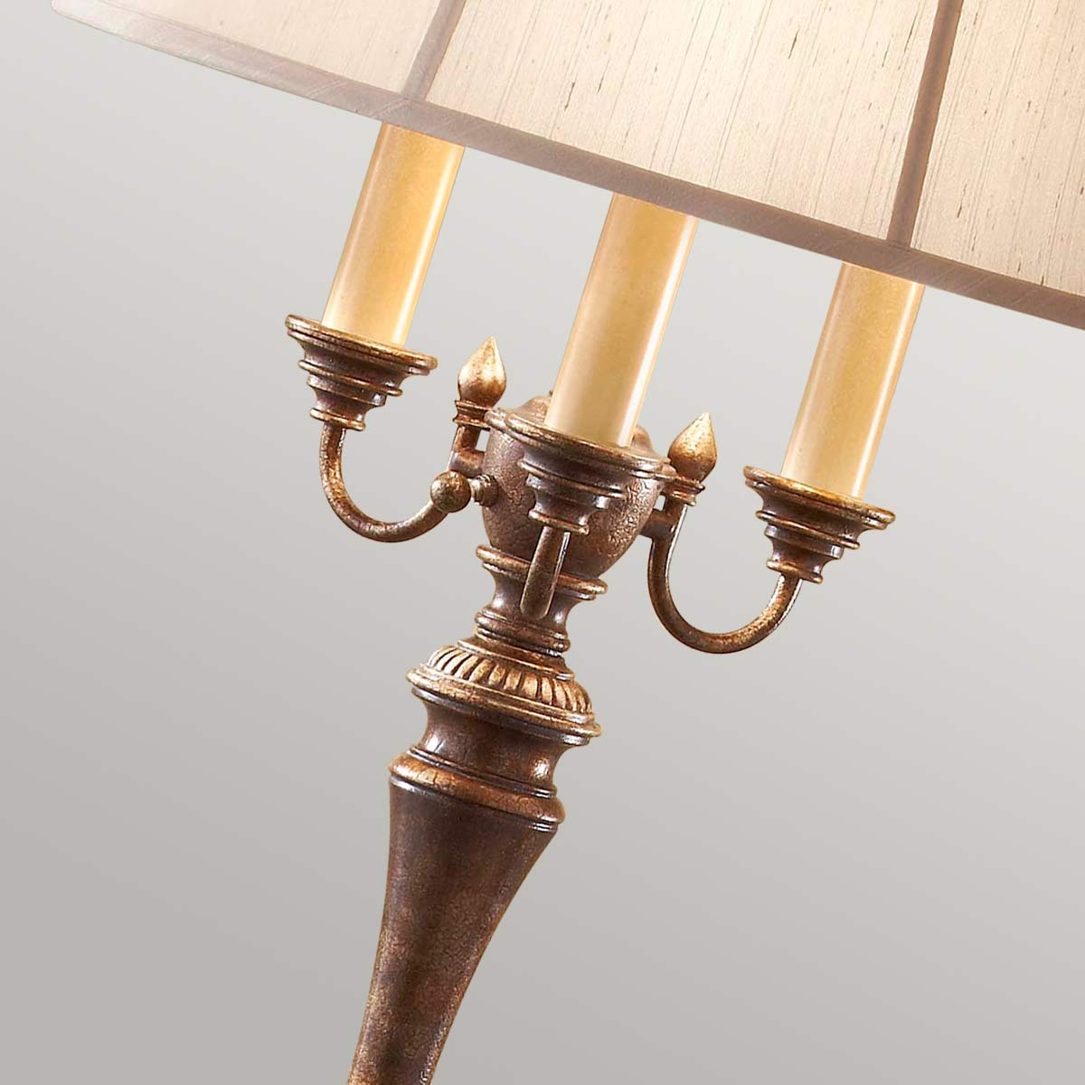 Feiss Gibson Stehleuchte Cambridge Crackle – Detailansicht