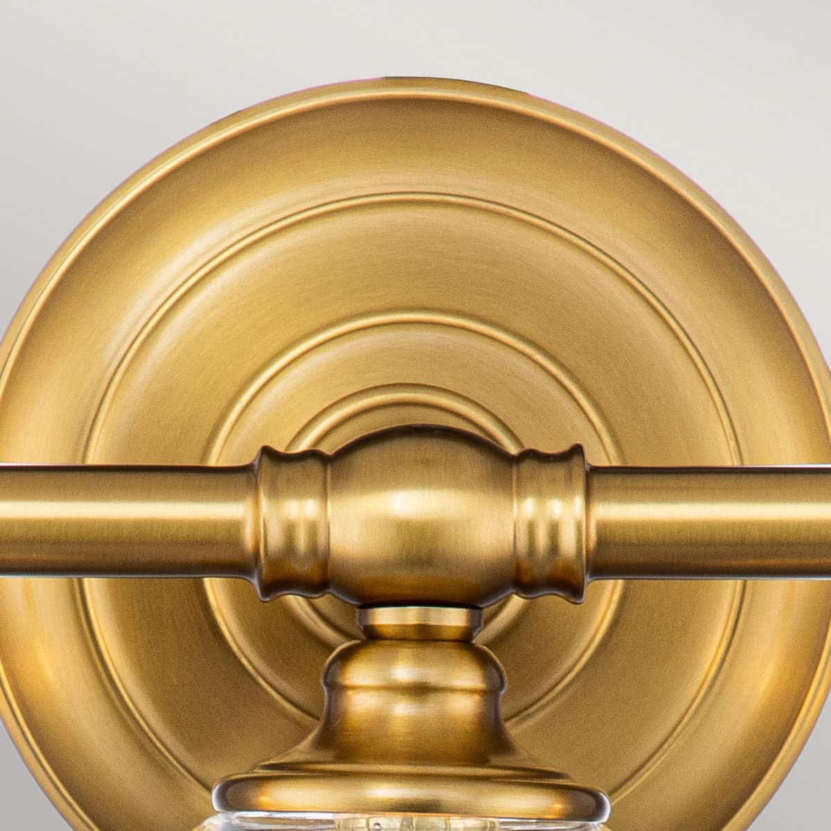 Feiss Huguenot Wandleuchte Messing – Detailansicht