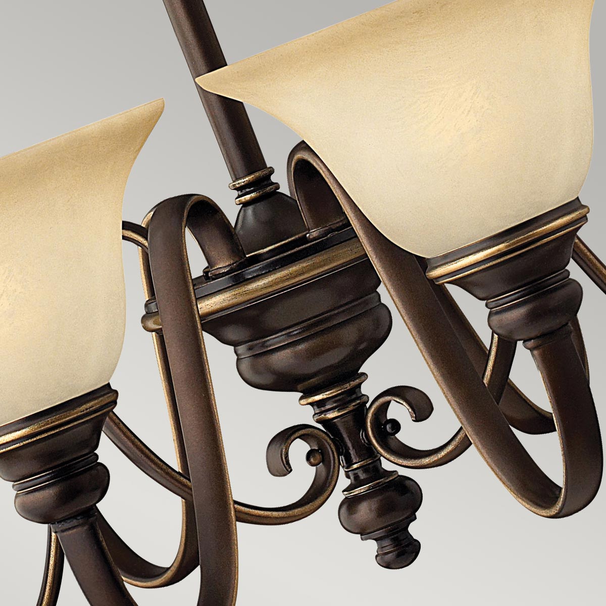 Hinkley Cello Kronleuchter Bronze – Detailansicht