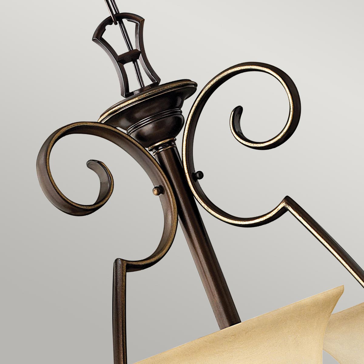Hinkley Cello Kronleuchter Bronze – Detailansicht