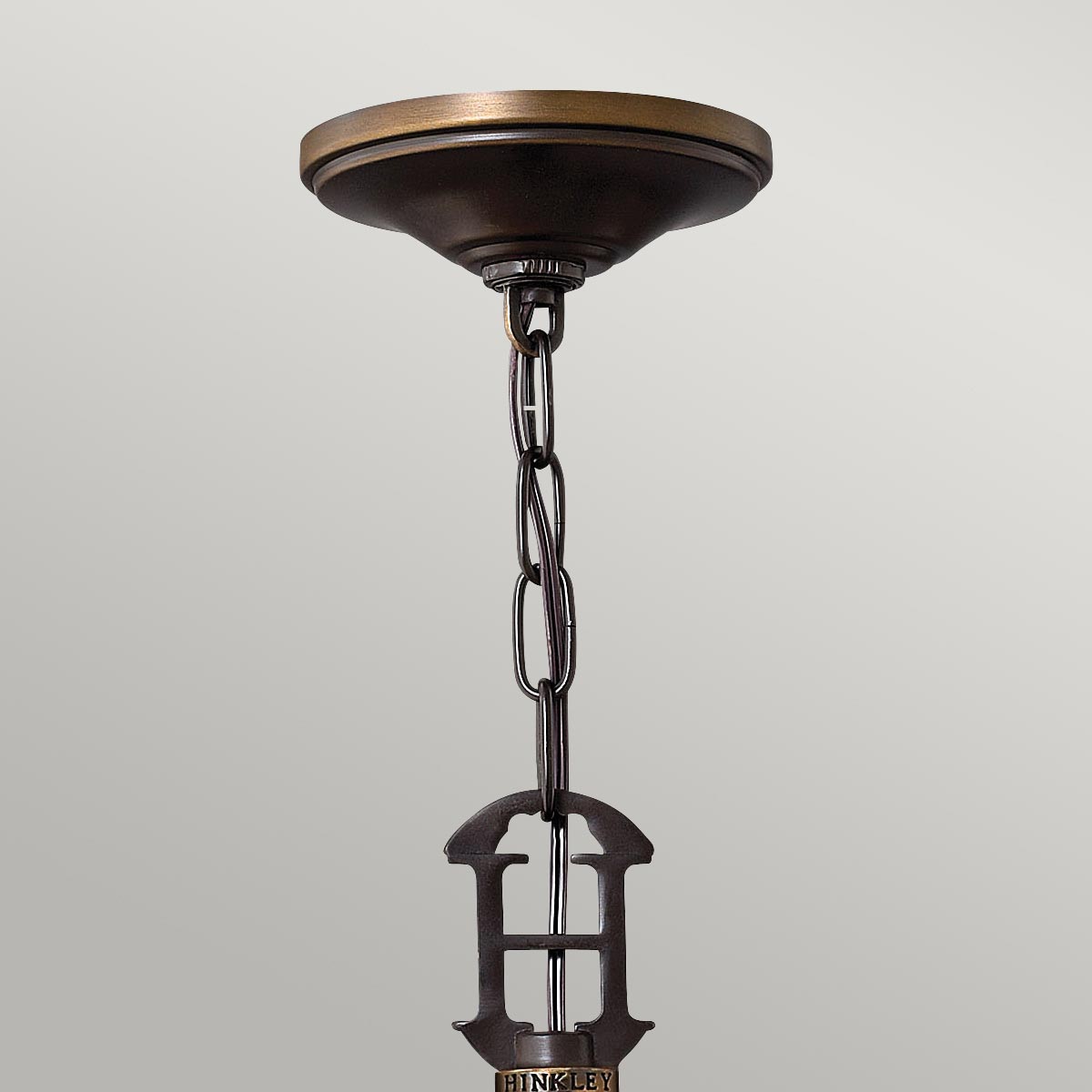 Hinkley Plymouth Kronleuchter Bronze – Wohnambiente