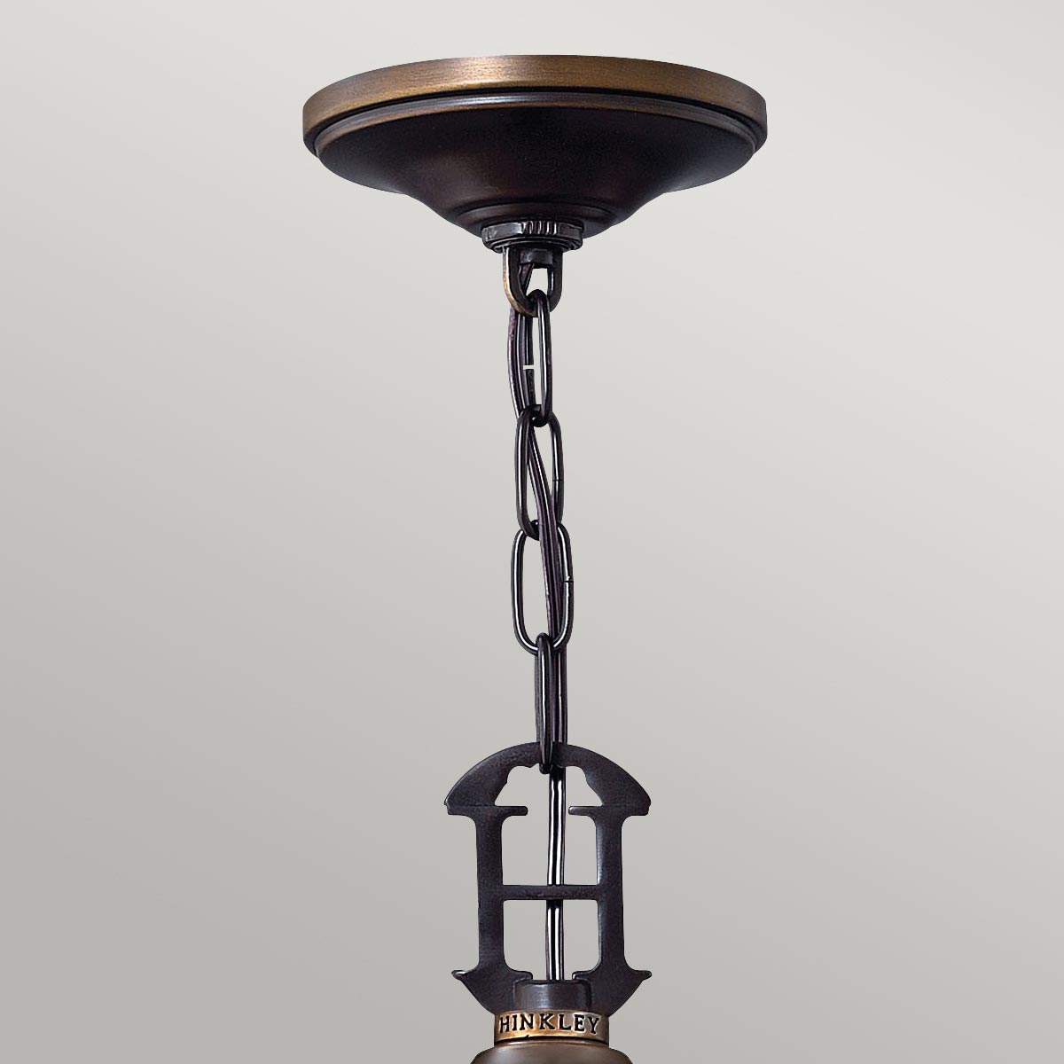 Hinkley Plymouth Kronleuchter Bronze – Wohnambiente