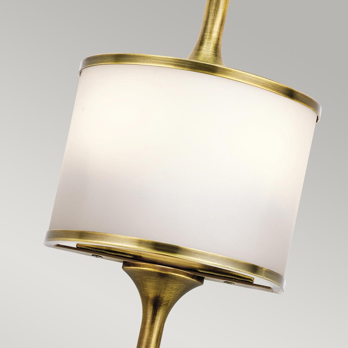 Kichler Mona Wandleuchte Messing – Wohnambiente