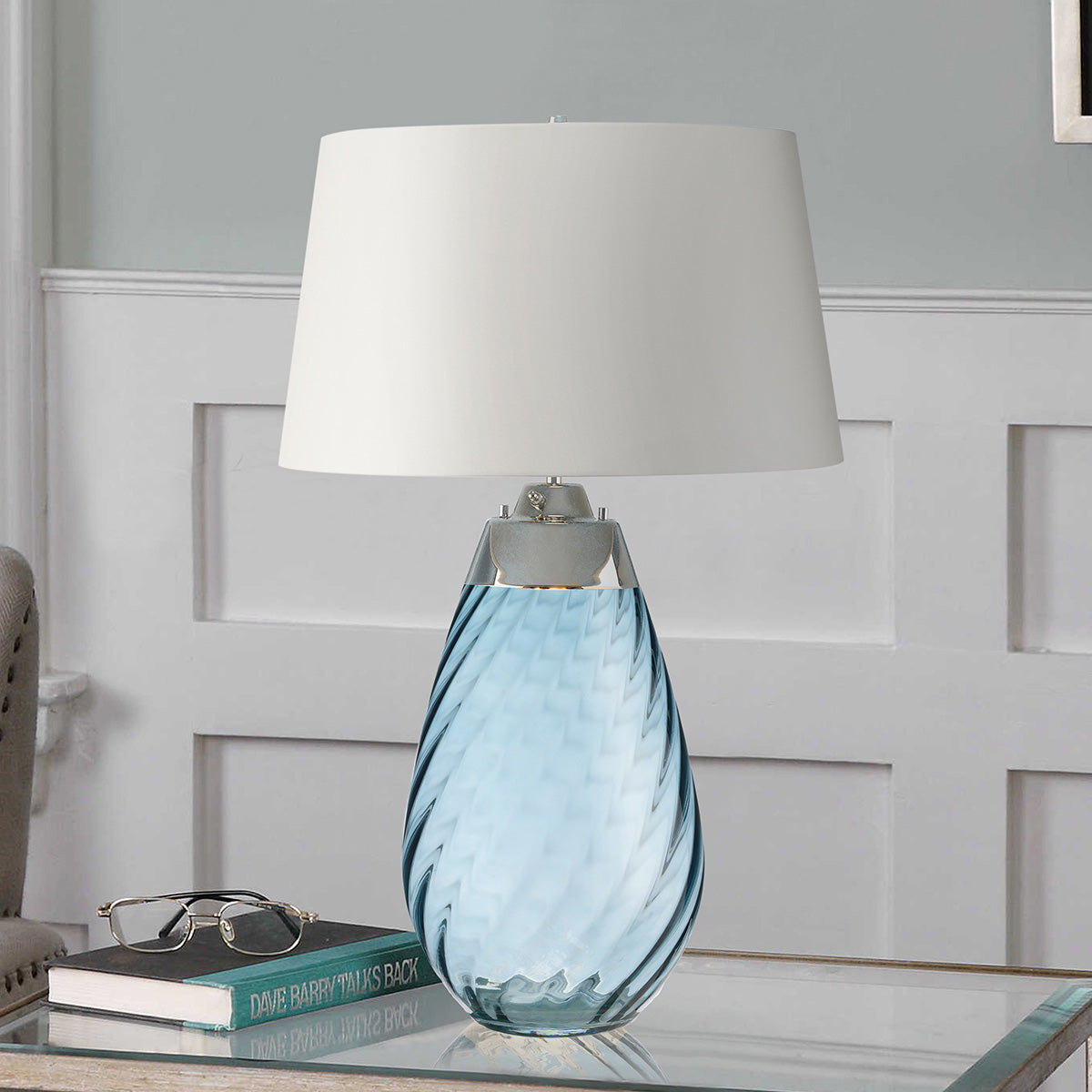 Elstead Lena Tischlampe Blue-tinted Glass / Off-White Shade – Detailansicht 5