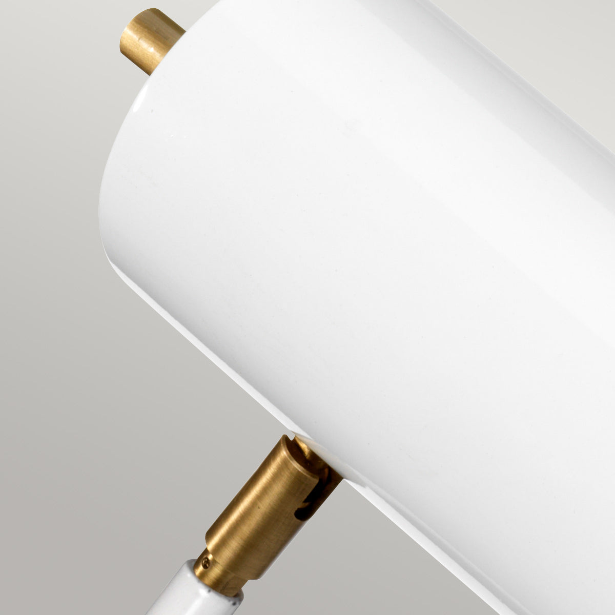 Elstead Quinto Tischlampe Weiß, Messing – Wohnambiente