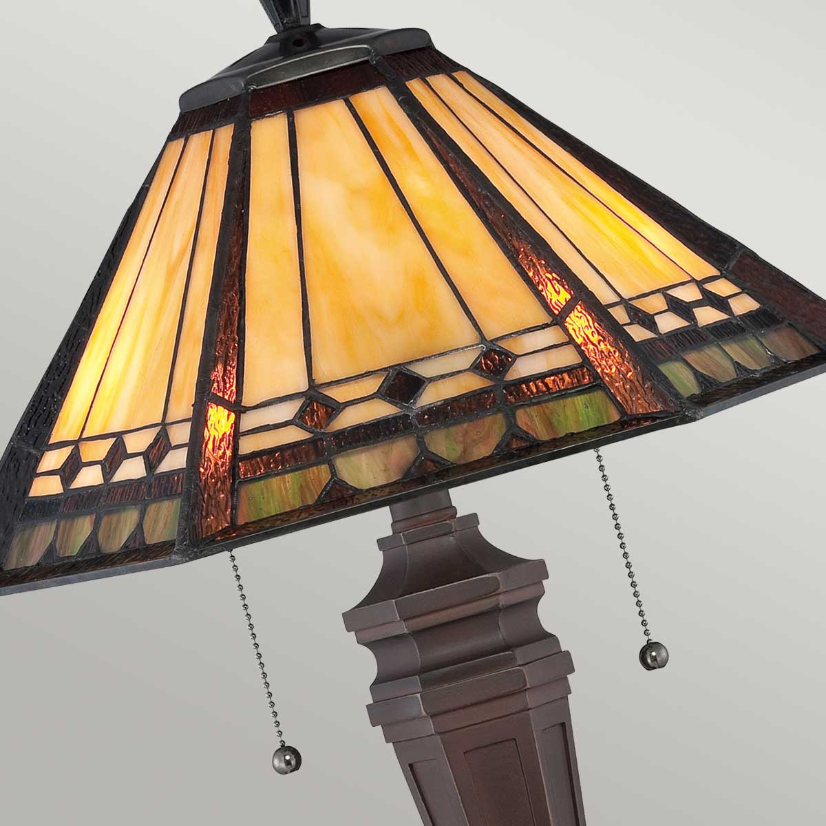 Quoizel Arden Tischlampe Bronze – Wohnambiente