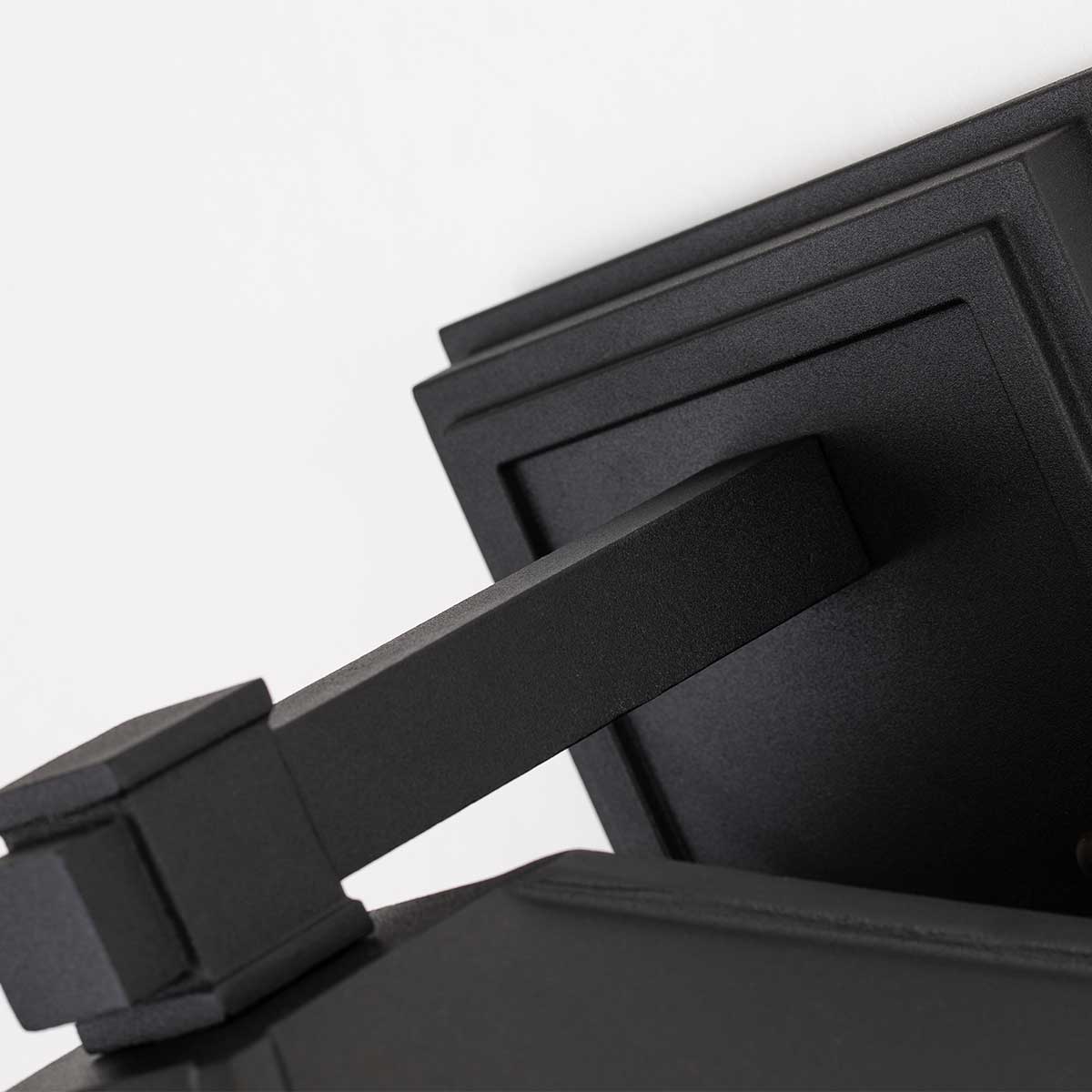 Quoizel Cedar Außenleuchte Schwarz – Detailansicht