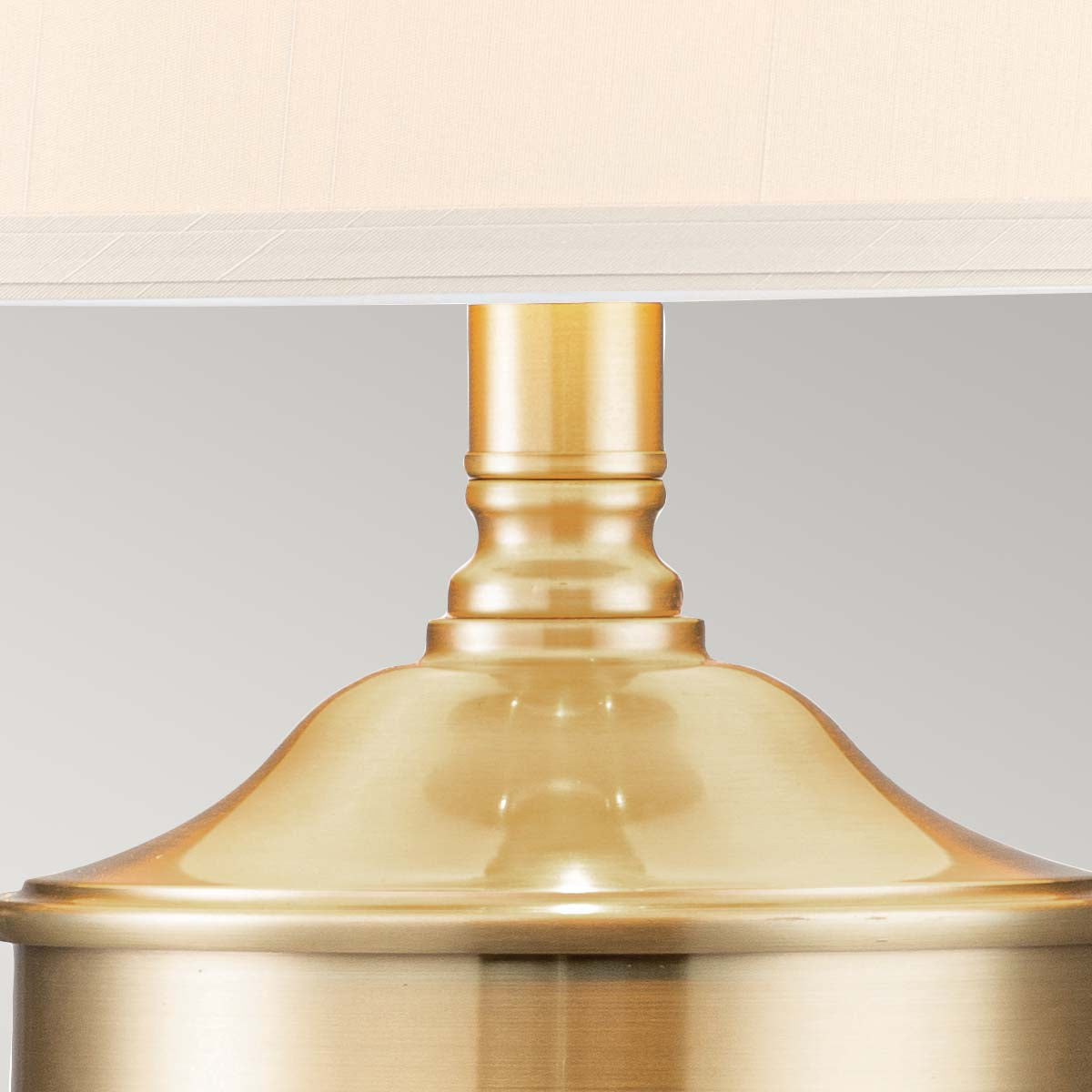 Quoizel Dennison Tischlampe Messing – Detailansicht