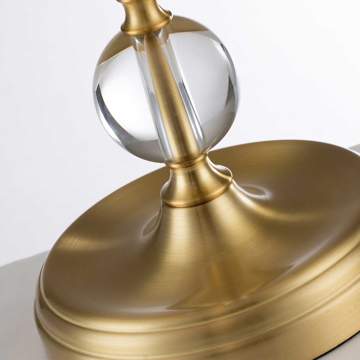 Quoizel Jenkins Tischlampe Messing – Wohnambiente