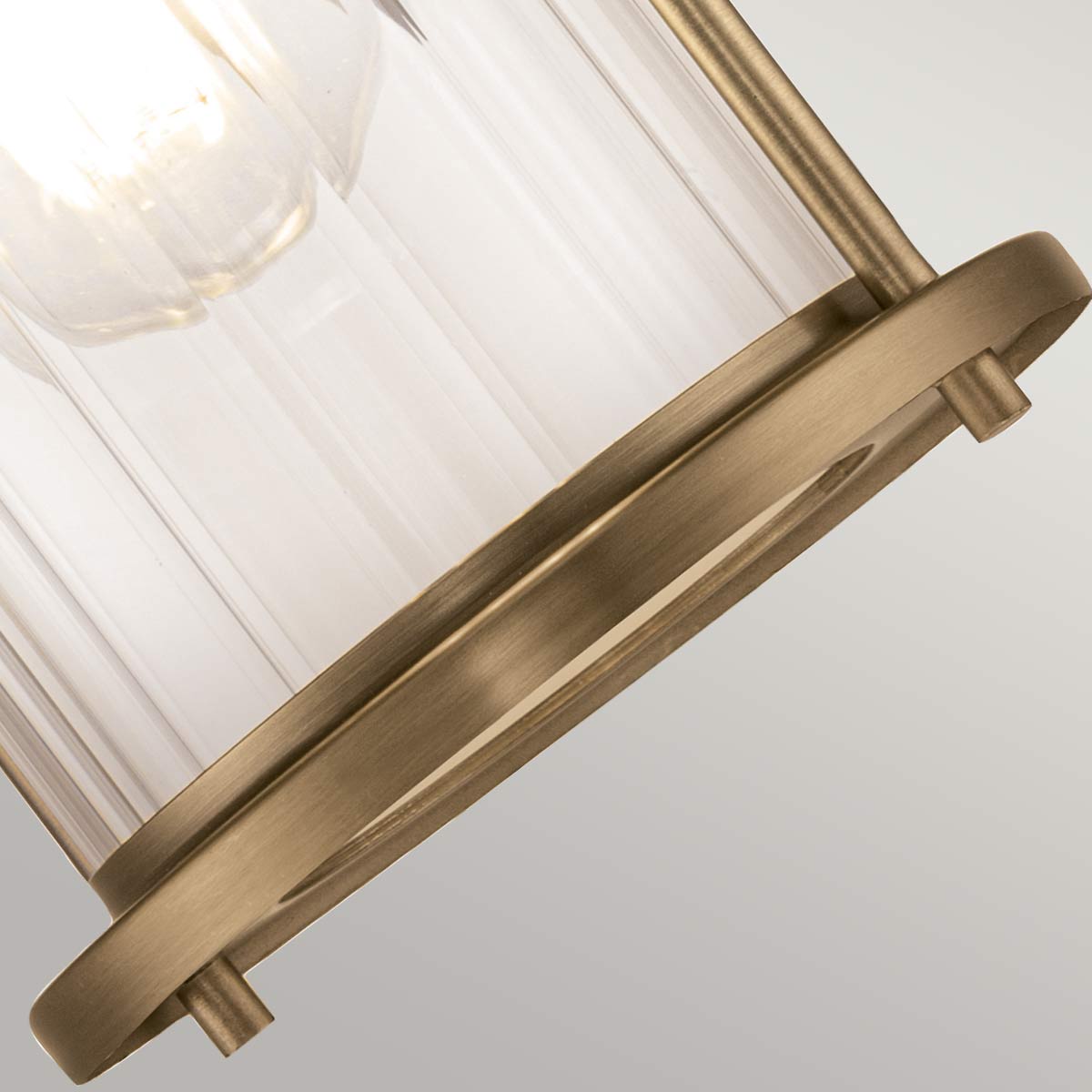 Quoizel Riggs Wandleuchte Messing – Detailansicht 2
