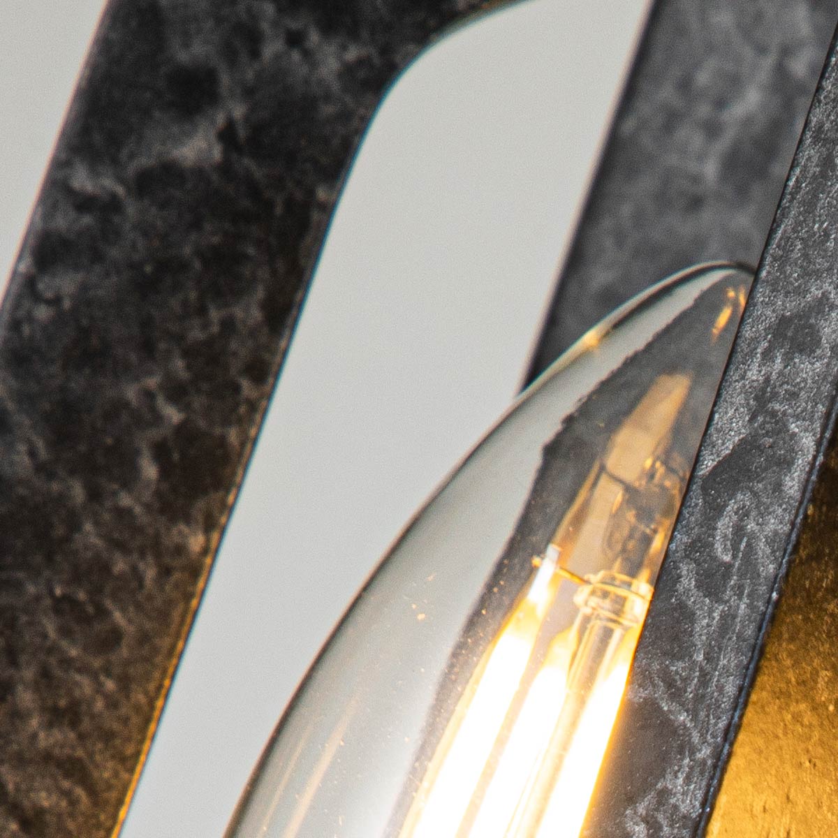Quoizel Vanguard Wandleuchte Schwarz – Detailansicht
