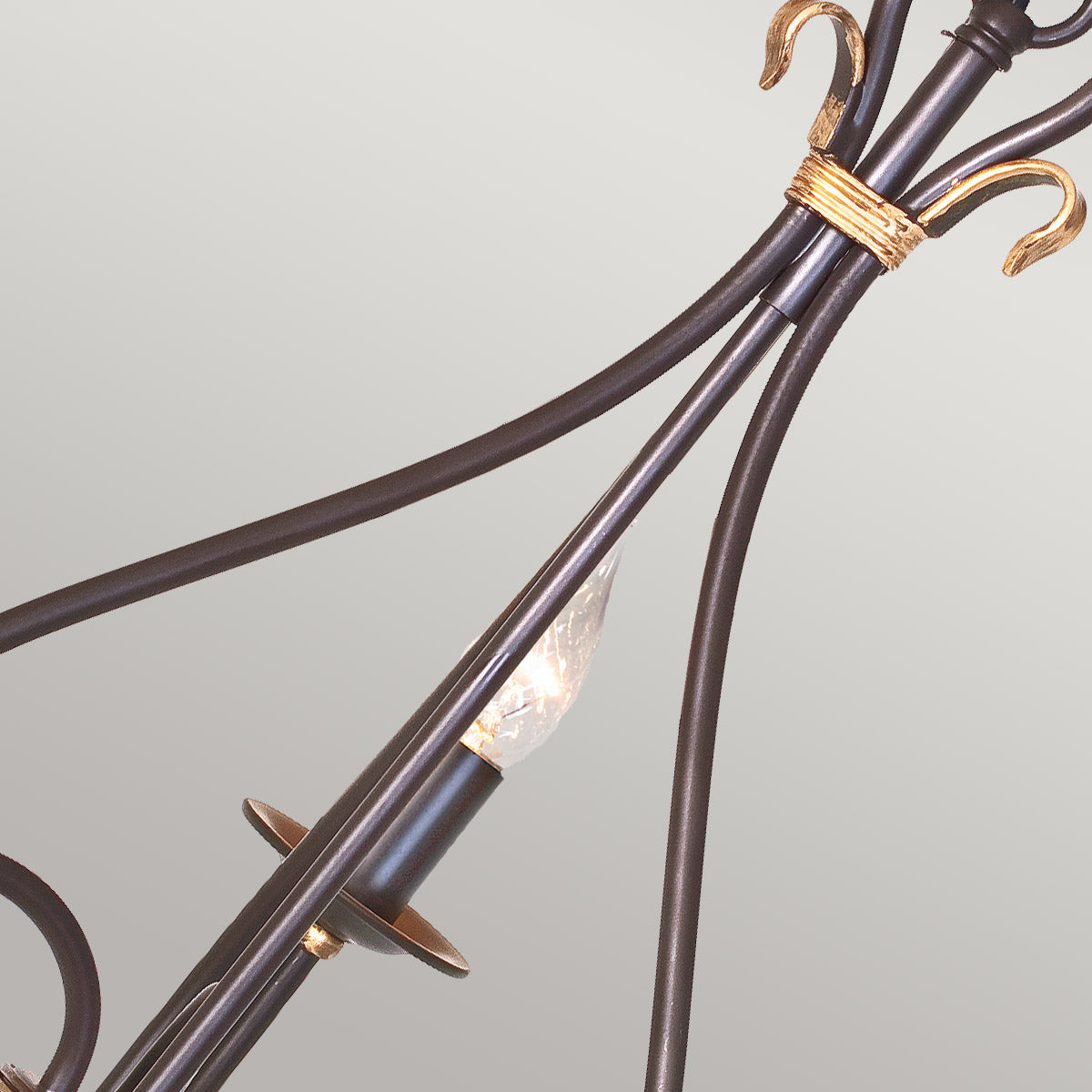 Elstead Windermere Kronleuchter Gold – Detailansicht